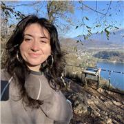 Profesora titulada con un año de experiencia, imparte clases de forma online y presencial